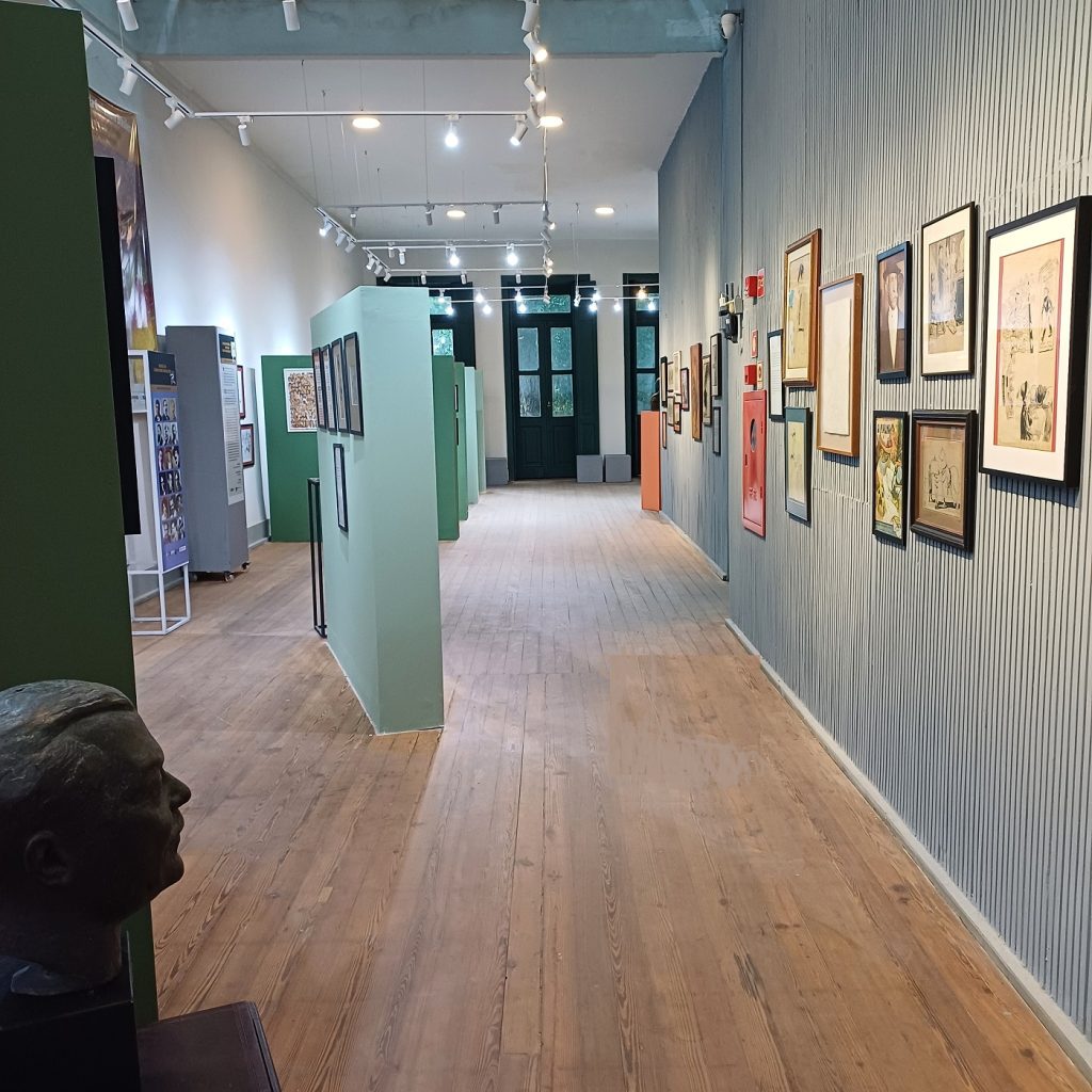 2o-Andar-do-Museu-da-Caricatura-Bras